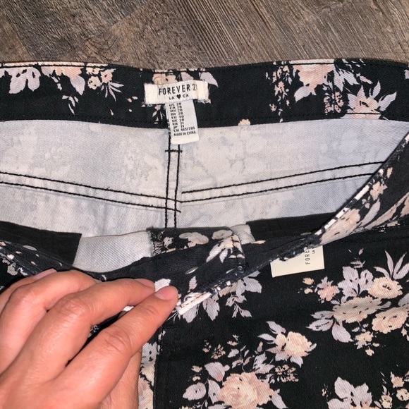 Black with fade pink floral denim shorts - NEW - Picture 4 of 5